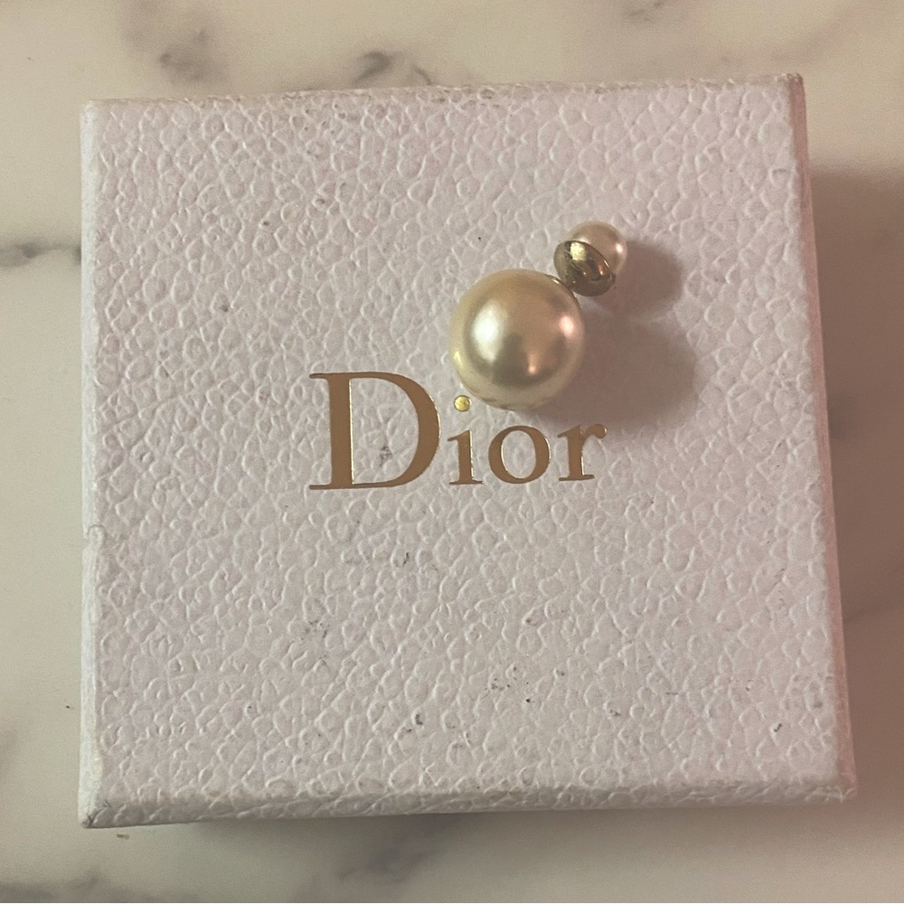 Dior Tribale Pearl Earring (only one of pair)